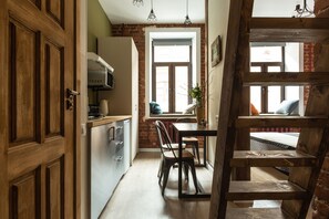 Studio Familial, 2 chambres | Cuisine privée | Mini réfrigérateur, micro-ondes, plaque de cuisson