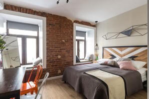 Studio Design | Coin séjour | Télévision LCD de 22 pouces avec chaînes par câble, télévision