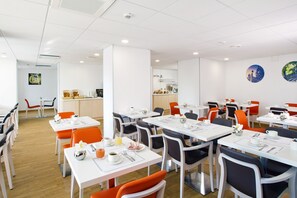 Daily buffet breakfast (EUR 17 per person) - Residhome Paris Rosa Parks (Paris)