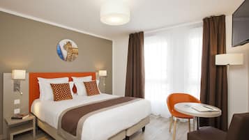 Desk, free cots/infant beds, free WiFi, bed sheets