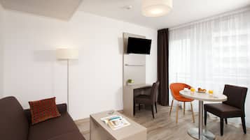 Appartement, 1 chambre | Salle de séjour | Télévision