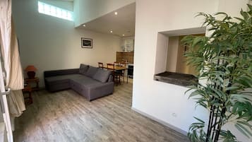 Classic Studio Suite, Terrace | Private kitchen | Fridge, coffee/tea maker, electric kettle, freezer