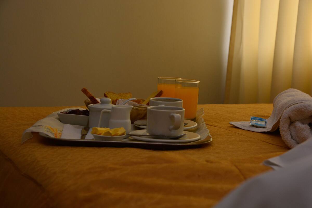 Twin Room | In-room safe, desk, iron/ironing board (on request), WiFi (free)