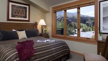 Premier Room, 1 Bedroom | Individually decorated, individually furnished, iron/ironing board