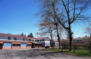 Front of property - The Alpine Lodge (Davis)