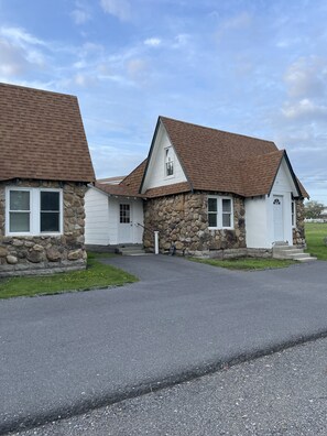 Front of property - The Alpine Lodge (Davis)