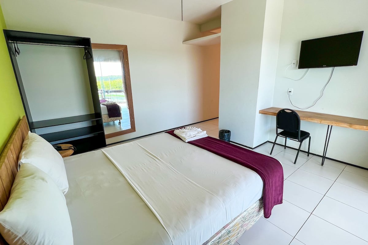 1 bedroom, minibar, desk, laptop workspace