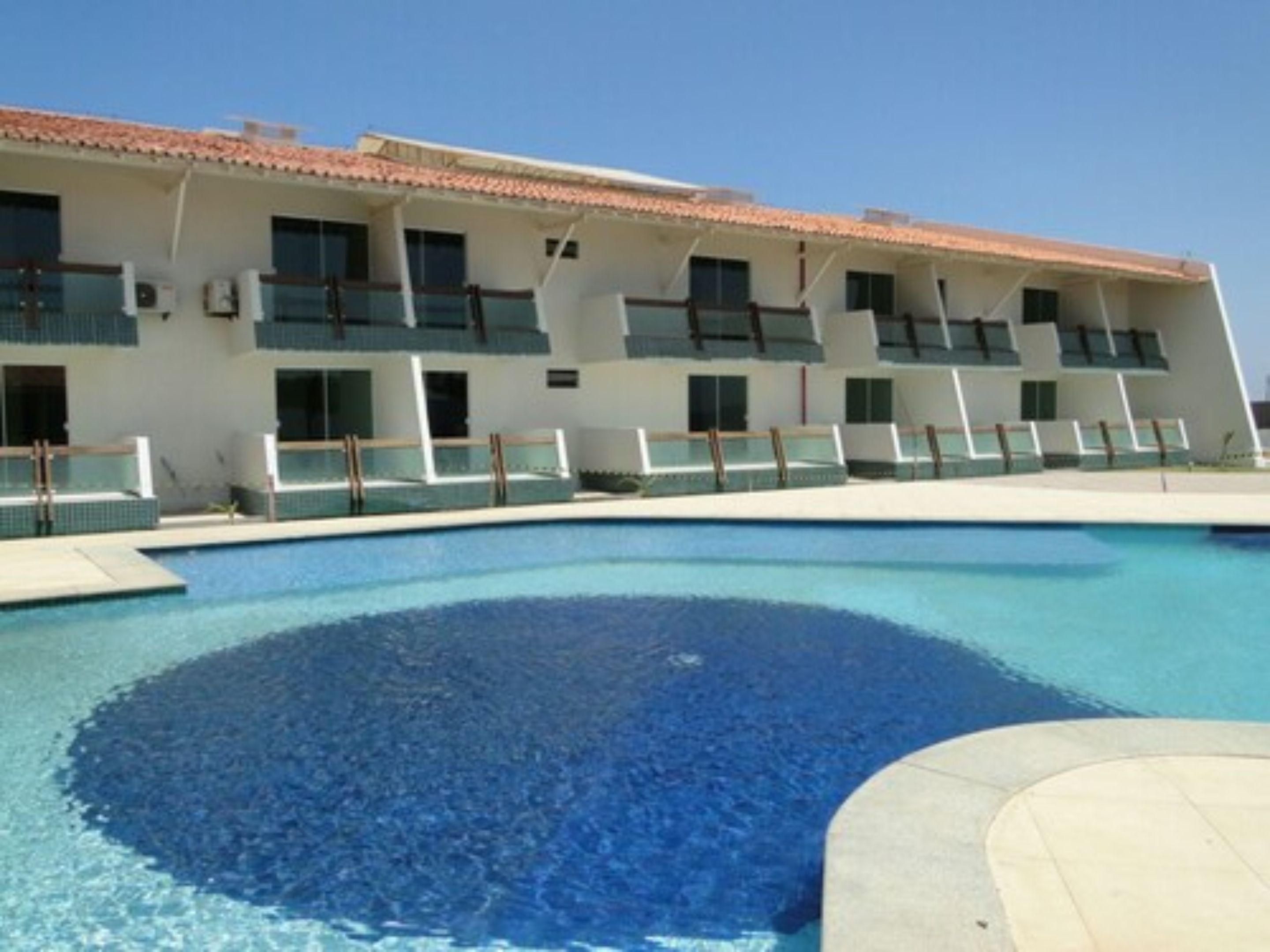 outdoor pool, open 8:30 am to 10:00 pm, pool loungers