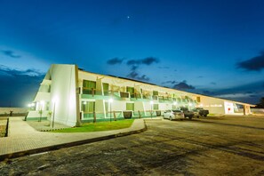 Front of property - evening/night - Arrey Beach Hotel (Parnaíba)