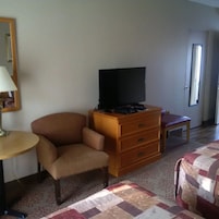 Escritorio, cortinas blackout, wifi gratis y ropa de cama