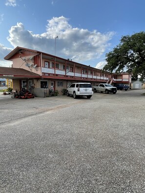 Exterior - Wildflower Inn & RV Park (Cuero)