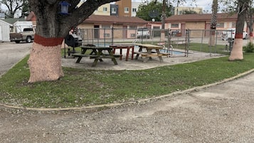 Children’s play area – outdoor