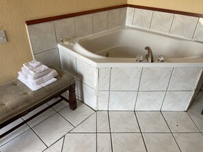 Bathroom - Wildflower Inn & RV Park (Cuero)