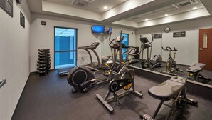 A gym with cardio machines, weightlifting equipment, and a mirror wall. - City Express by Marriott Ciudad De México La Raza (Mexico City)