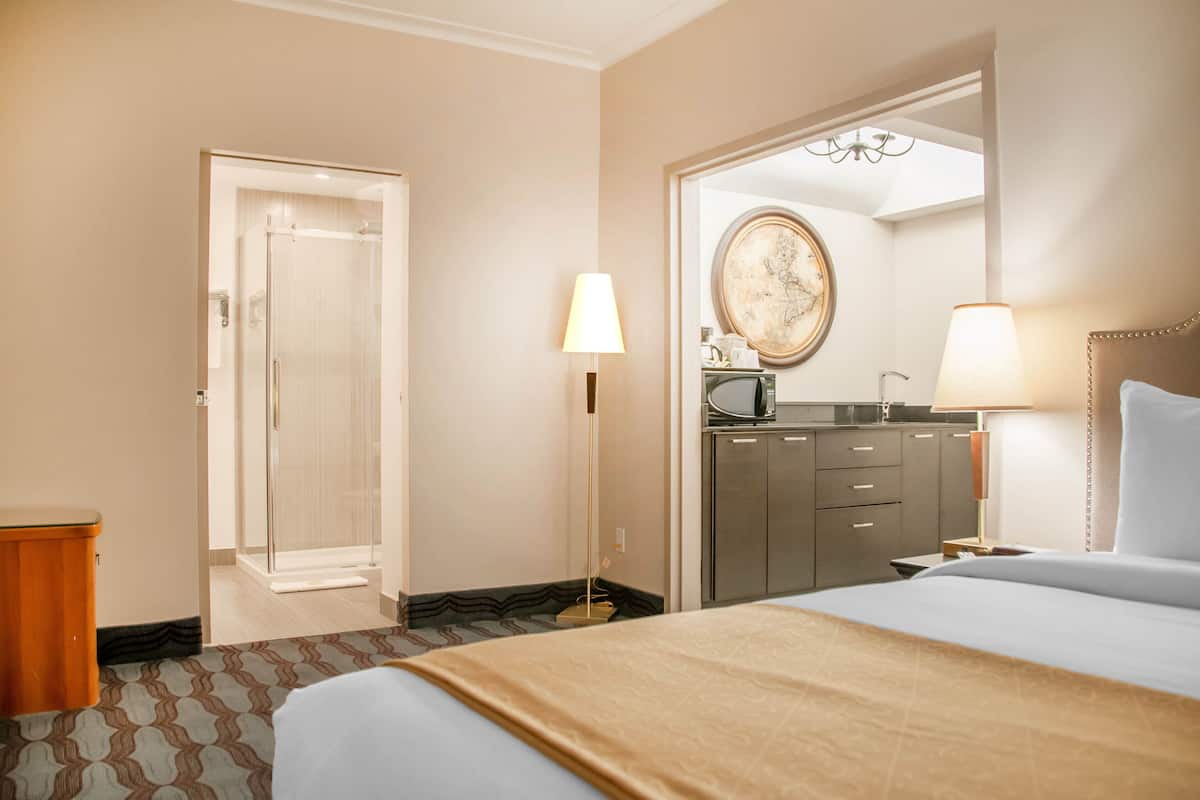 Business Suite, 1 Queen Bed