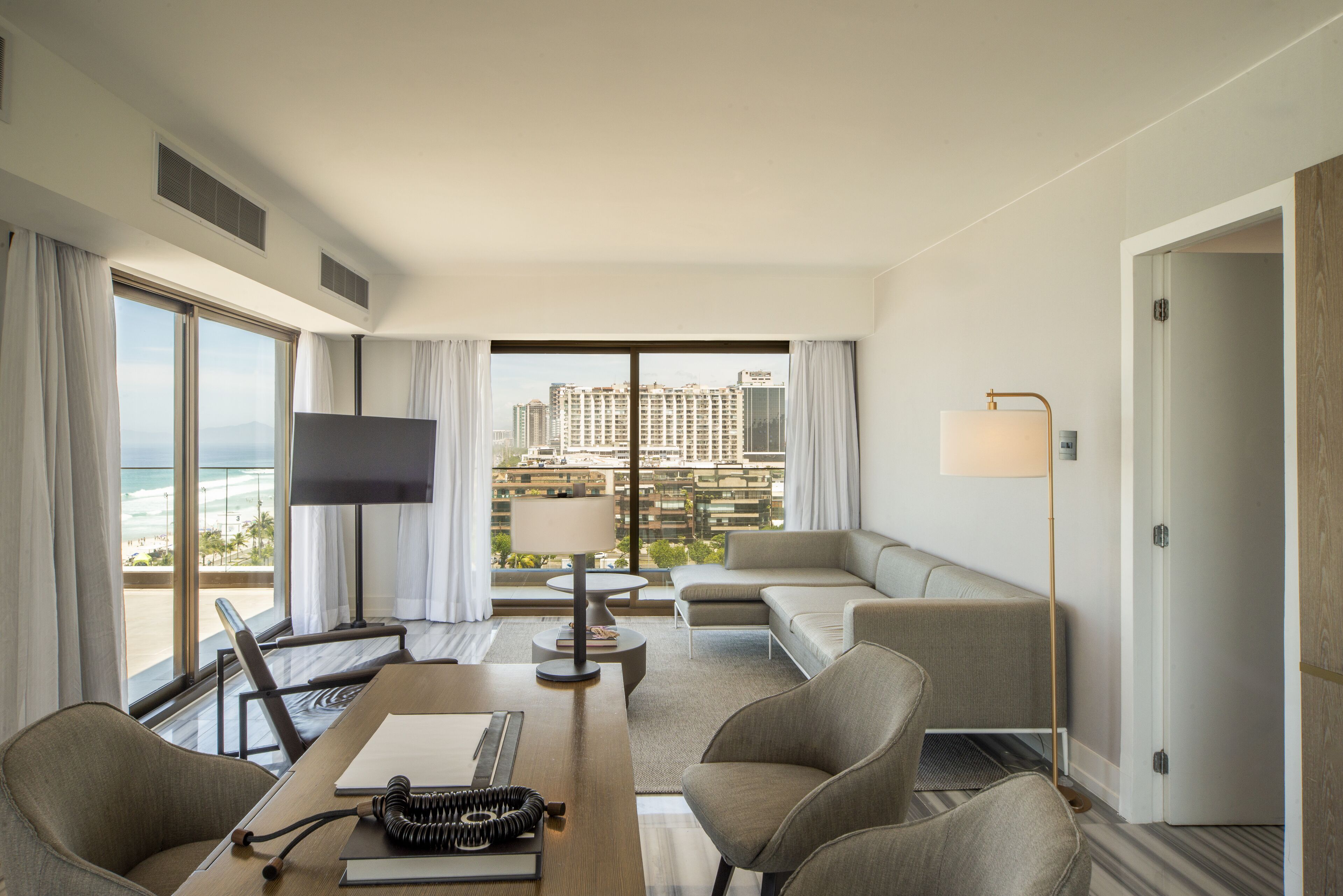 suite deluxe com piscina frente | room amenity