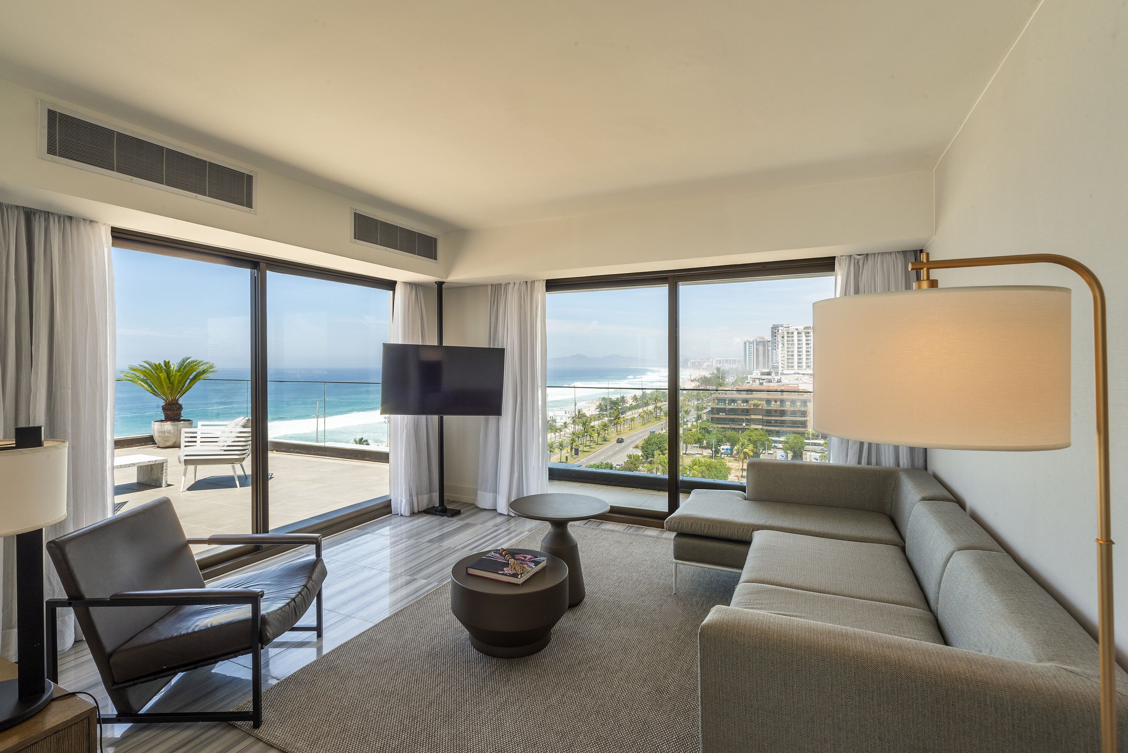 Suite Deluxe com Piscina Frente | 객실 내 편의 시설/서비스