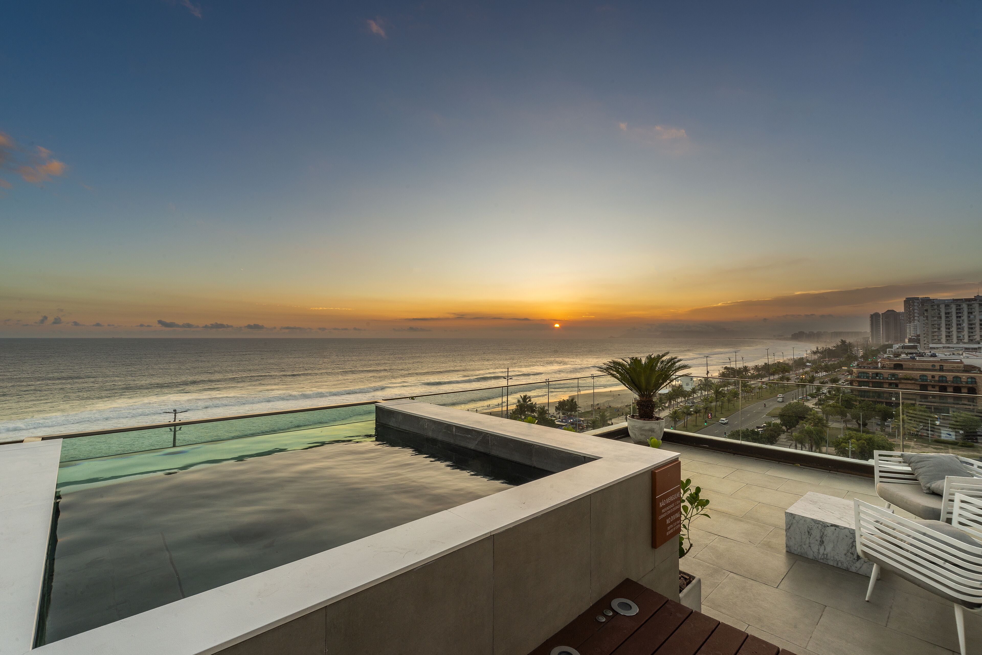 suite deluxe com piscina frente | room amenity