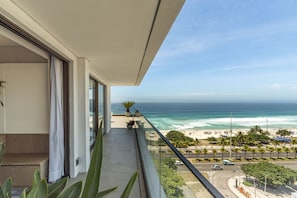 Suite Deluxe com Piscina Frente | Vista do quarto
