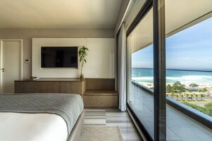 Suite Deluxe com Piscina Frente | 1 quarto, roupas de cama premium, frigobar, cofres nos quartos