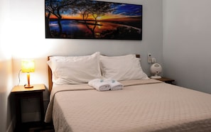 Basic Double Room, Shared Bathroom | Free WiFi, bed sheets - Mango Tree Ipanema - Hostel (Rio de Janeiro)