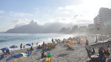 Una playa cerca