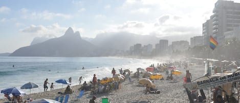 Una playa cerca