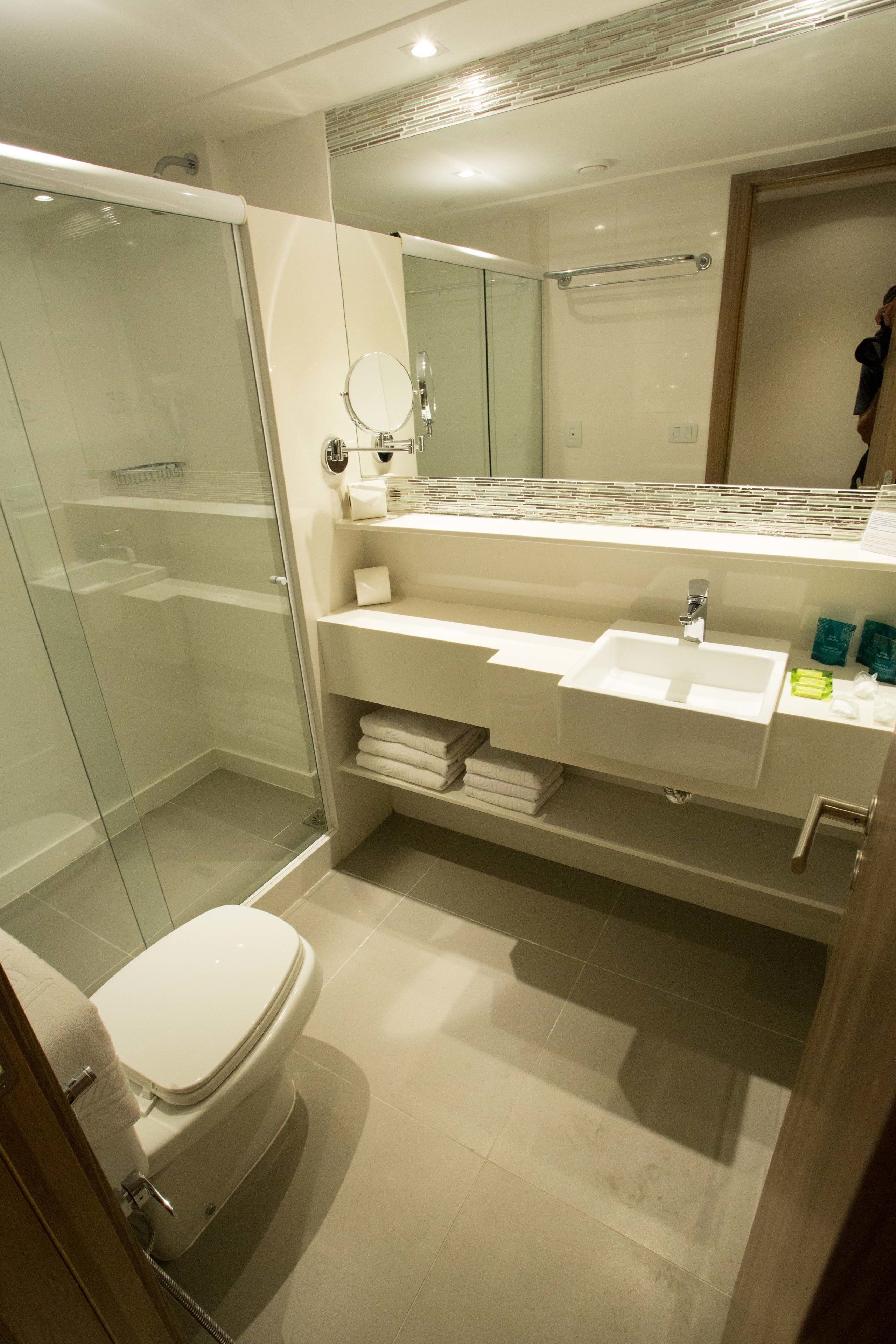 superior twin room, 2 single beds, city view | bathroom | shower, free toiletries, hair dryer, towels