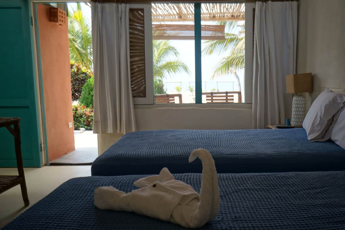 Double Room | In-room safe, iron/ironing board (on request), free WiFi