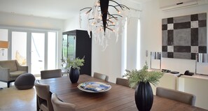 Deluxe Villa, 4 Bedrooms | In-room dining