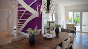 Villa – deluxe, 4 soverom | Spiseområde på rommet
