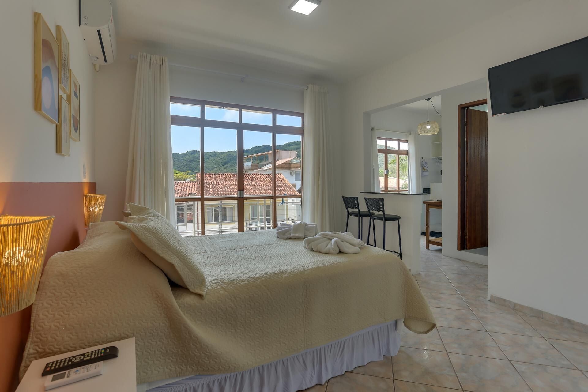 Minibar, blackout drapes, free WiFi, bed sheets