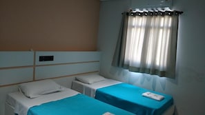 Desk, iron/ironing board, free WiFi, bed sheets - Lider Hotel (São Bernardo do Campo)