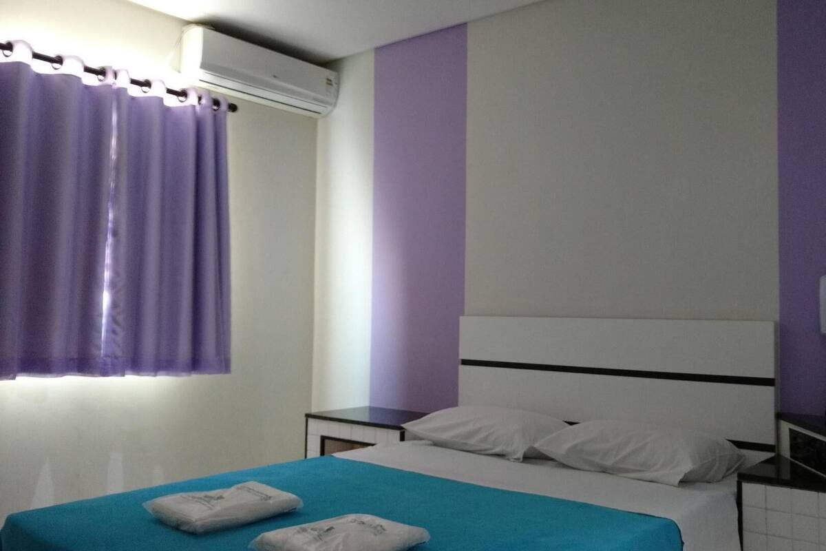 Työpöytä, silitysrauta/-lauta, ilmainen Wi-Fi, vuodevaatteet