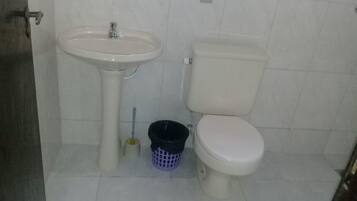 Apartment (6) | Bathroom | Shower, towels