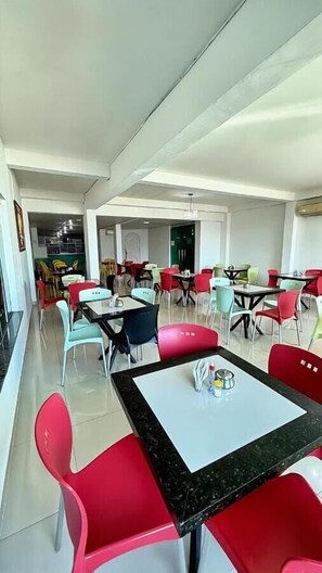 Dining - Santorini Hotel (Santarém)