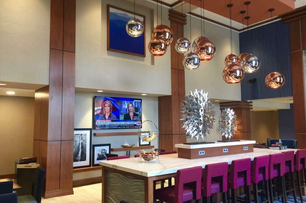 Hampton Inn & Suites Newburgh Stewart Airport
