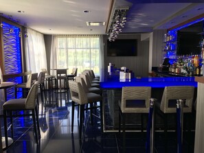 Bar (on property) - Hampton Inn & Suites Newburgh Stewart Airport (Newburgh)