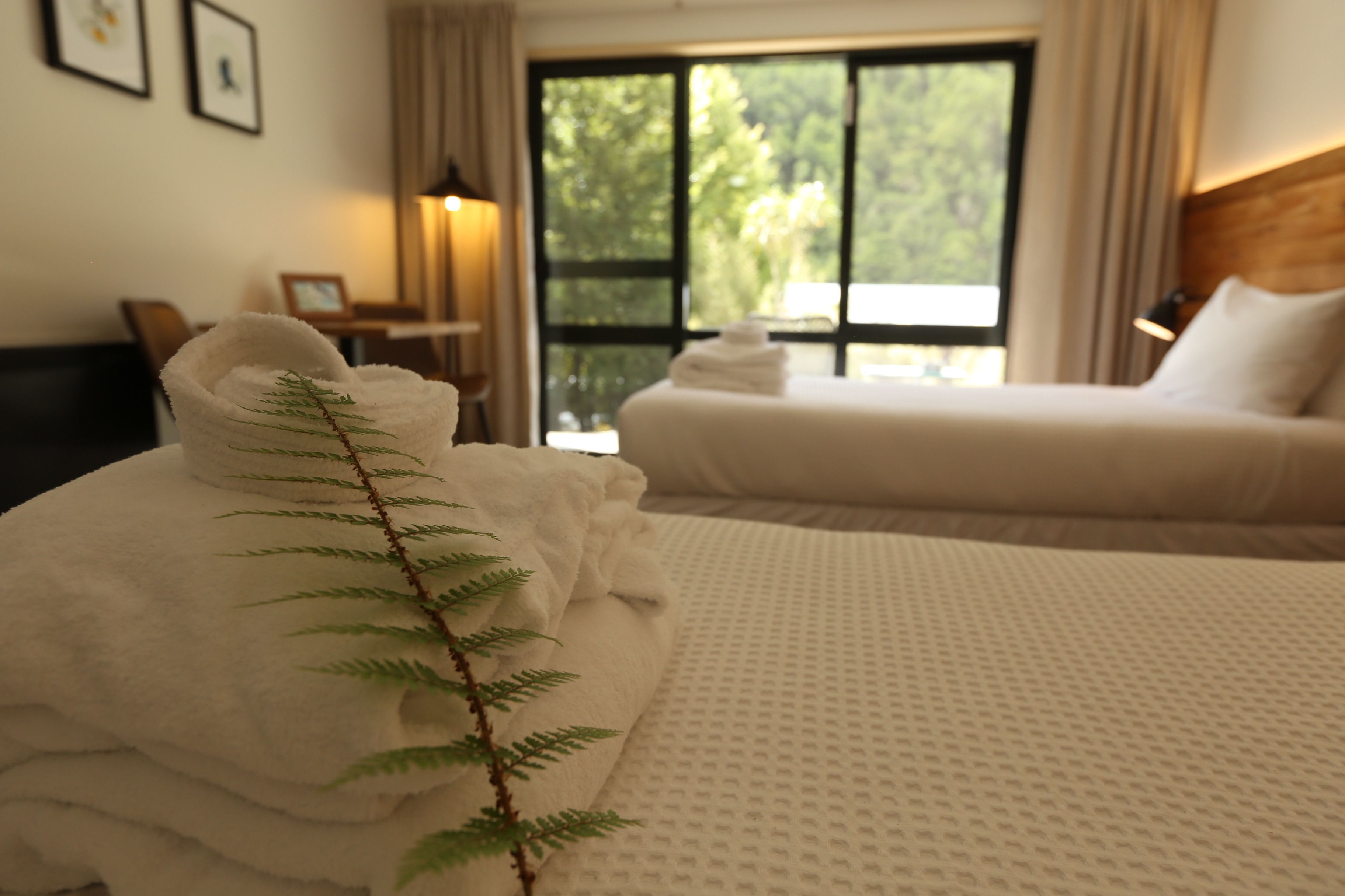 desk, cots/infant beds, wifi, bed sheets