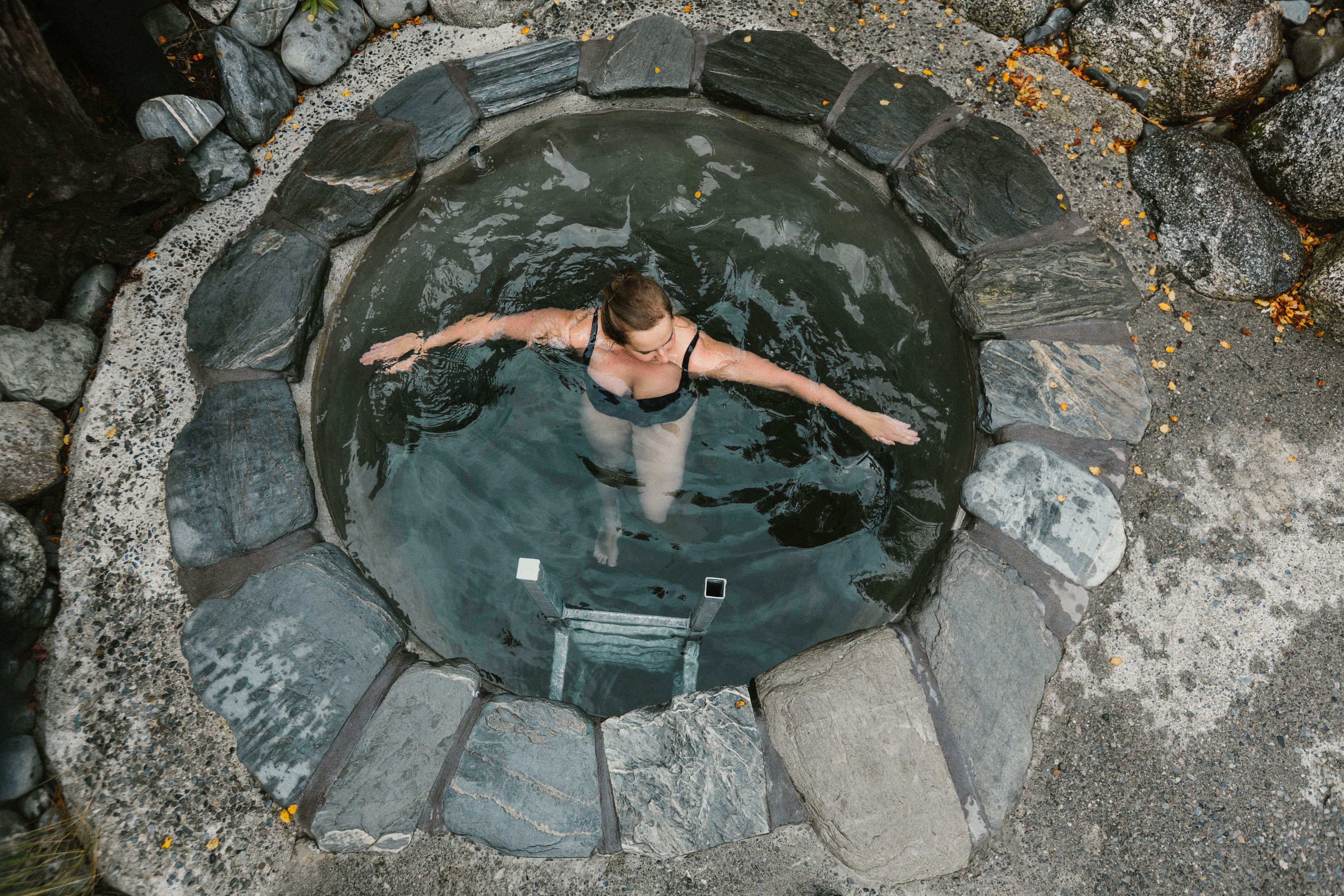 2 indoor pools, 4 outdoor pools, pool loungers