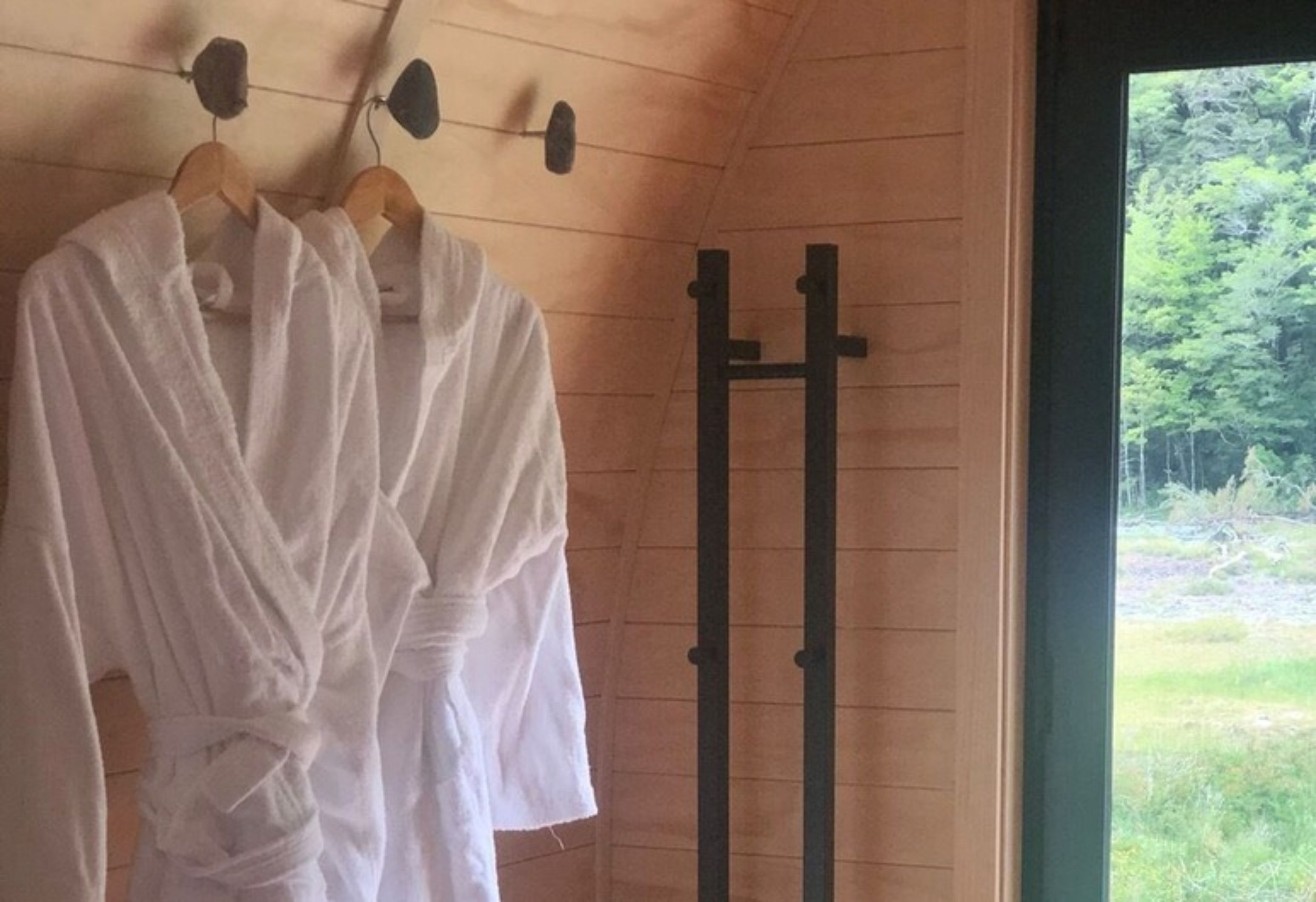 glamping pod | desk, cots/infant beds, wifi, bed sheets