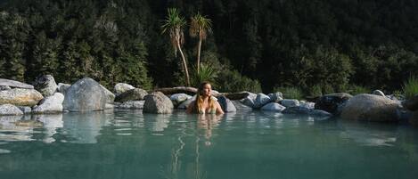 2 indoor pools, 4 outdoor pools, pool loungers