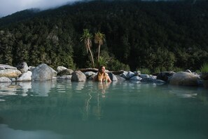 2 Innenpools, 4 Außenpools, Liegestühle