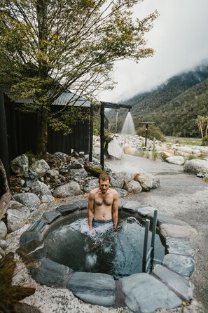 2 indoor pools, 4 outdoor pools, sun loungers - Maruia Hot Springs (Lewis Pass)