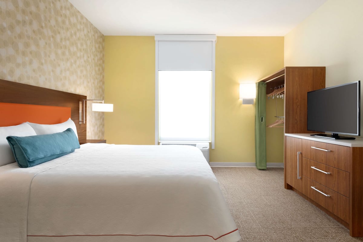 egyptian cotton sheets, premium bedding, pillow-top beds, in-room safe