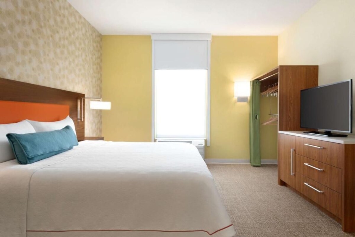 Egyptian cotton sheets, premium bedding, pillow-top beds, in-room safe
