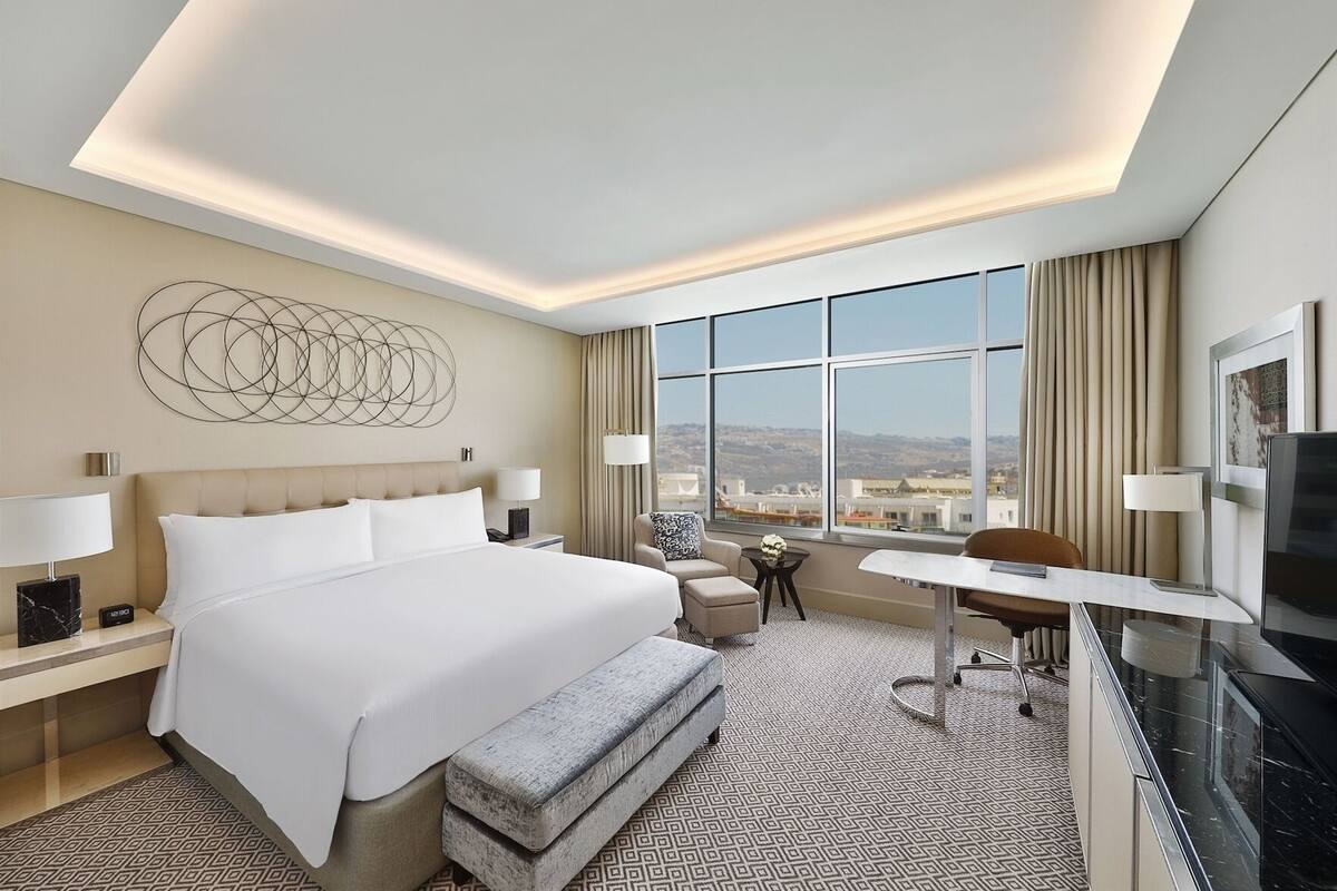 Premium bedding, minibar, in-room safe, desk