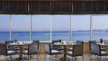 2 restaurants; breakfast, lunch, and dinner served