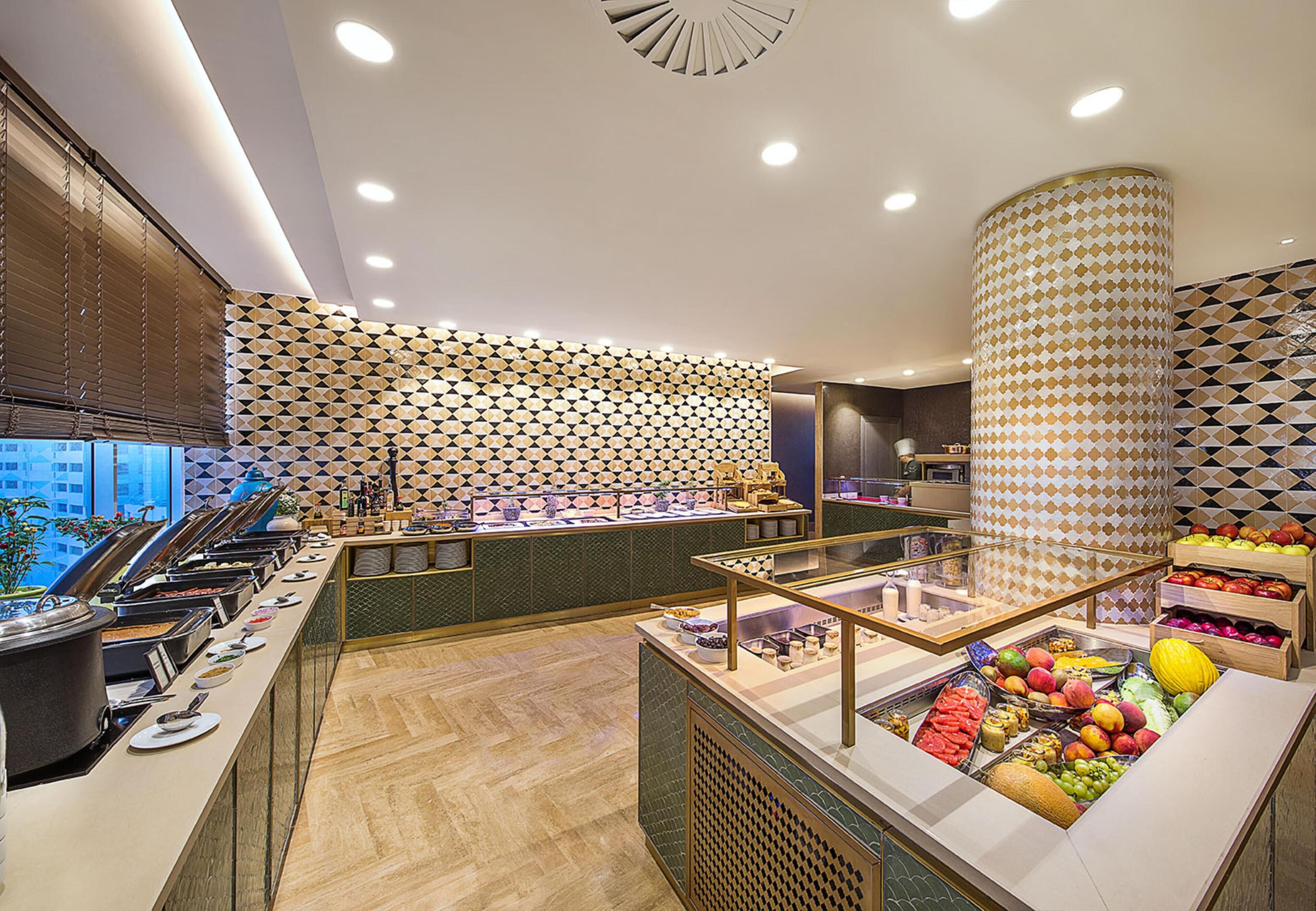 Daily buffet breakfast (MAD 150 per person)