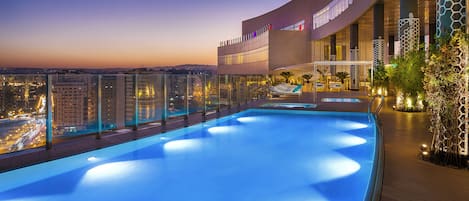 Piscine extérieure (ouverte en saison)